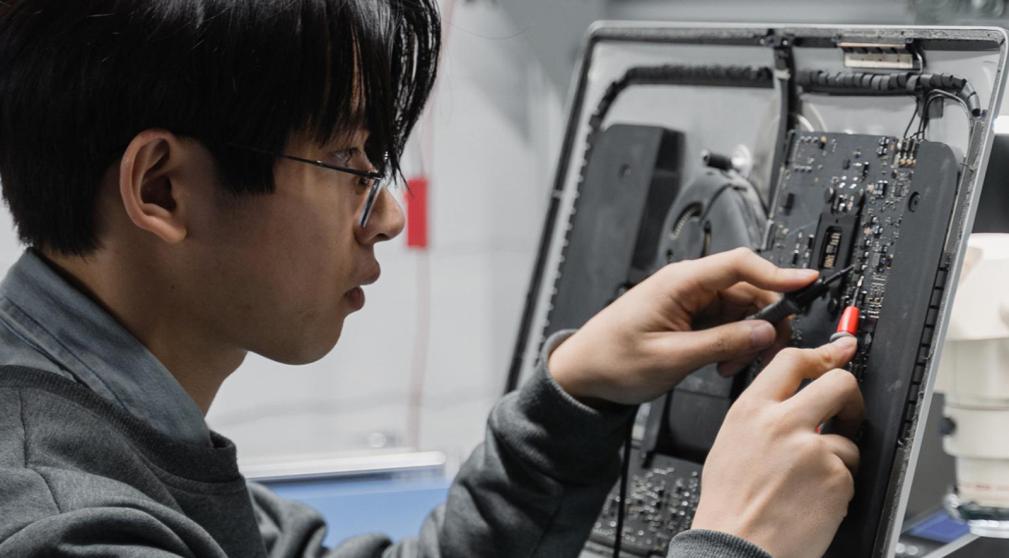 The E-Kitchen teaches UBC students how to repair electronic equipment.