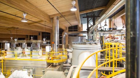 The UBC BRDF facility, capable of combusting and gasifying approximately 4 tonnes of biomass per hour, generates 20 MWh of heat for campus use. This innovative process could potentially reduce UBC’s carbon footprint by up to 40,000 tonnes of carbon dioxide equivalent annually if no carbon equivalent emissions were produced