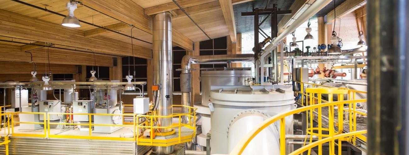 The UBC BRDF facility, capable of combusting and gasifying approximately 4 tonnes of biomass per hour, generates 20 MWh of heat for campus use. This innovative process could potentially reduce UBC’s carbon footprint by up to 40,000 tonnes of carbon dioxide equivalent annually if no carbon equivalent emissions were produced